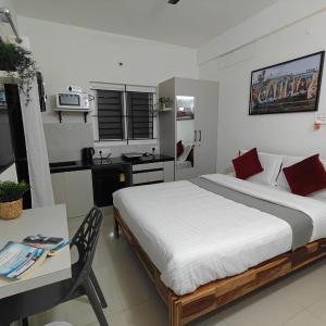 Studio with Balcony