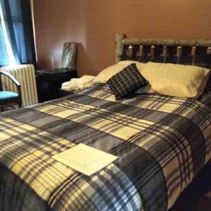 Queen Room with Shared Bathroom