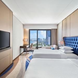 Panoramic Deluxe Twin, Guest room, 2 Twin/Single Bed(s), Partial Ocean View, High floor, Balcony, Bathtub