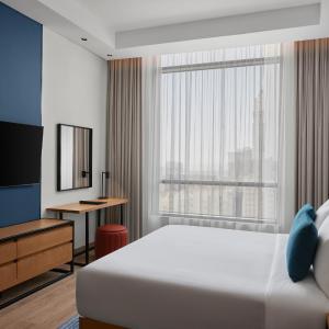 Diplomatic One-Bedroom King Suite with Balcony