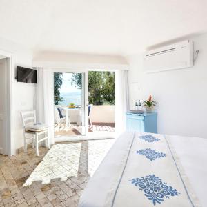 Deluxe Family Room with Terrace (2 adults + 1 child)