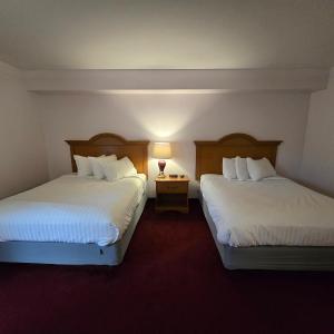 Queen Room with Three Queen Beds - Non-Smoking/North Section