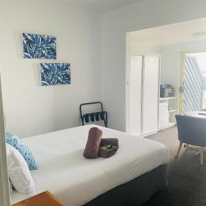 Queen Room with Bay View - Ground Floor