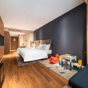Standard Room with One King and One Single Bed - Kid Theme