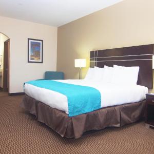 1 King Bed Kitchenette - Non-Smoking