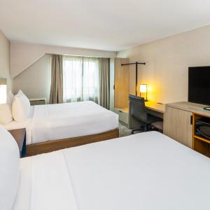 Quadruple Room with Two Queen Beds - Non Smoking/Upper floor