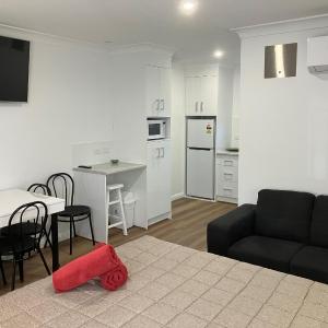 Premium Two Bedroom Apartment with Kitchenette (Pet Friendly)