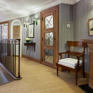 Queen Suite with Sofa Bed and Eiffel Tower View