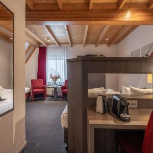 Triple city room
