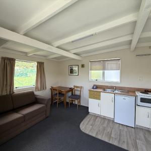 Self contained Double Cabin 
