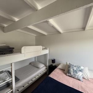 Kitchenette Cabin with External Shared Bathroom