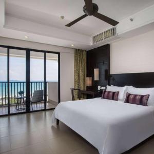 Deluxe Sea View Two-Bedroom Suite (High-floor sea view + Free self-service laundry + Swimming pool fun)