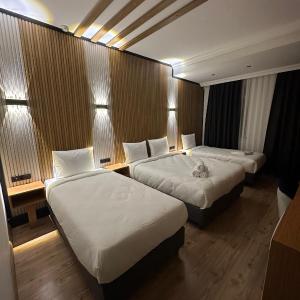 Deluxe Family Room