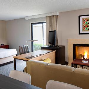 Studio with One Queen Bed, Sofa Bed and Tub - Mobility and Hearing Accessible