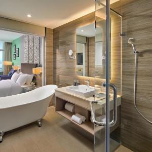 Premier Twin Room with Lake View