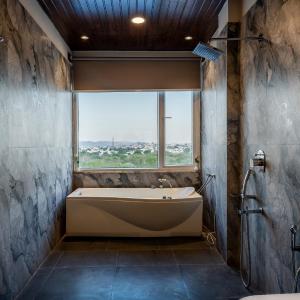 Partial Lake View Royal Suite Room With Bathtub