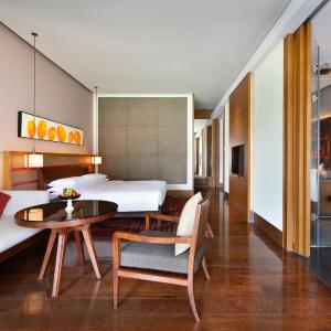 1 King Bed Courtyard with Ocean View