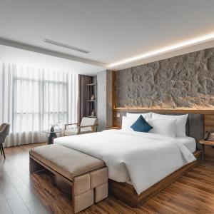 Senior Executive Suite, Free Daily Minibar