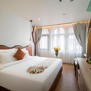 Deluxe City View Double Room with Once-time mini-bar