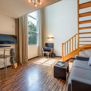 Superior One-Bedroom Apartment Duplex