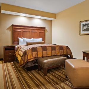 King Room - Mobility Accessible with Bathtub