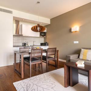 Suite with Balcony and Mountain View
