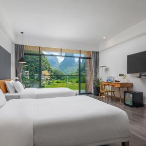 Twin Room with Mountain View