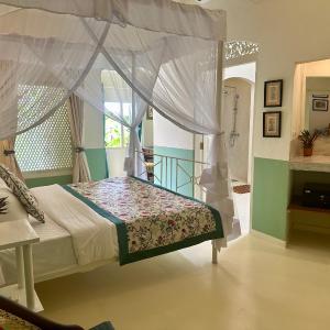 Queen Room with Garden View