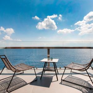Deep Blue Bungalow Suite, Waterfront 