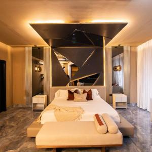 Queen Suite with Spa Bath