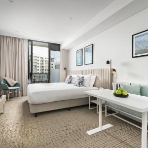 King Room with Roll-In Shower - Disability Access