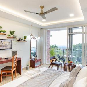 King Room with Mountain View