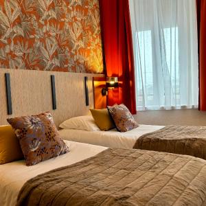 Superior Twin Room with Marina View