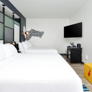 Queen Room with Two Queen Beds - Hearing Accessible