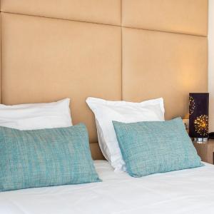 Deluxe Double Room with Balcony & lake view