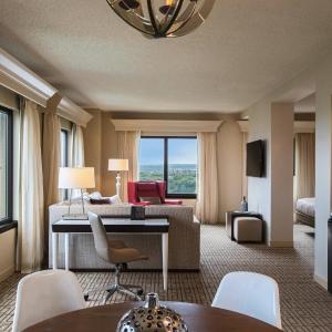 Luxury King Suite with Sofa Bed and Roll-In Shower - Mobility/Hearing Accessible