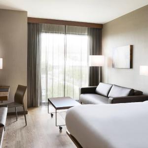 King Room with Sofa Bed - Hearing Accessible