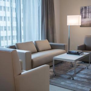 King Suite with Two King Beds, Bathtub and Sofa Bed - Mobility Access/Hearing Accessible