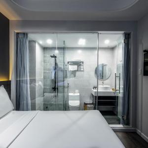 Deluxe Double or Twin Room (No Window)