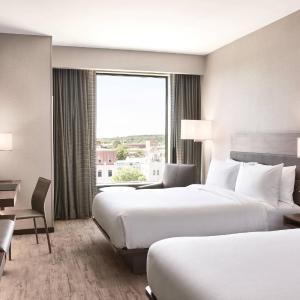 Queen Room with Two Queen Beds and Bathtub - Mobility Access