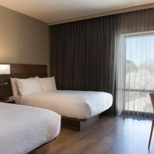 Double Room with Two Double Beds and Bathtub - Mobility Accessible