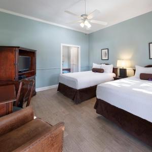Double Queen Room