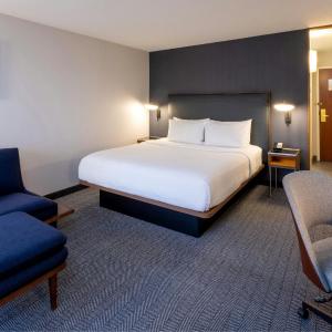 King Room with Sofa Bed and Roll-in Shower - Mobility Accessible