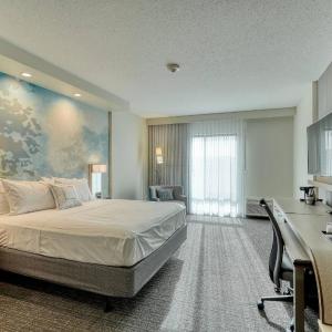 King Room with Bathtub - Mobility Access