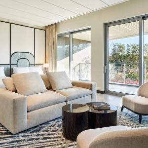 [More than 7 Nights] Hill Studio Suite Garden View Twin + One-time Breakfast for 2 during the Stay