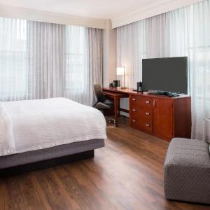 King Room with Street View and Sofa Bed
