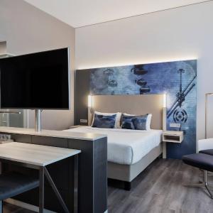 Junior King Suite with Sofa Bed
