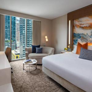 King Room with Roll-In Shower - Mobility Accessible