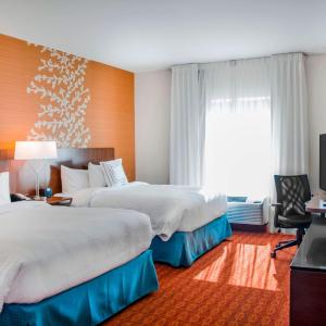 Queen Room with Two Queen Beds and Roll-In Shower - Mobility Access/Hearing Accessible