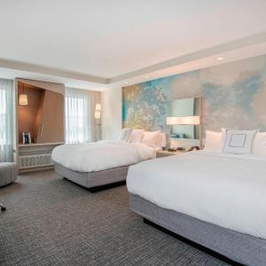 Queen Room with Two Queen Beds and Bathtub - Mobility Access